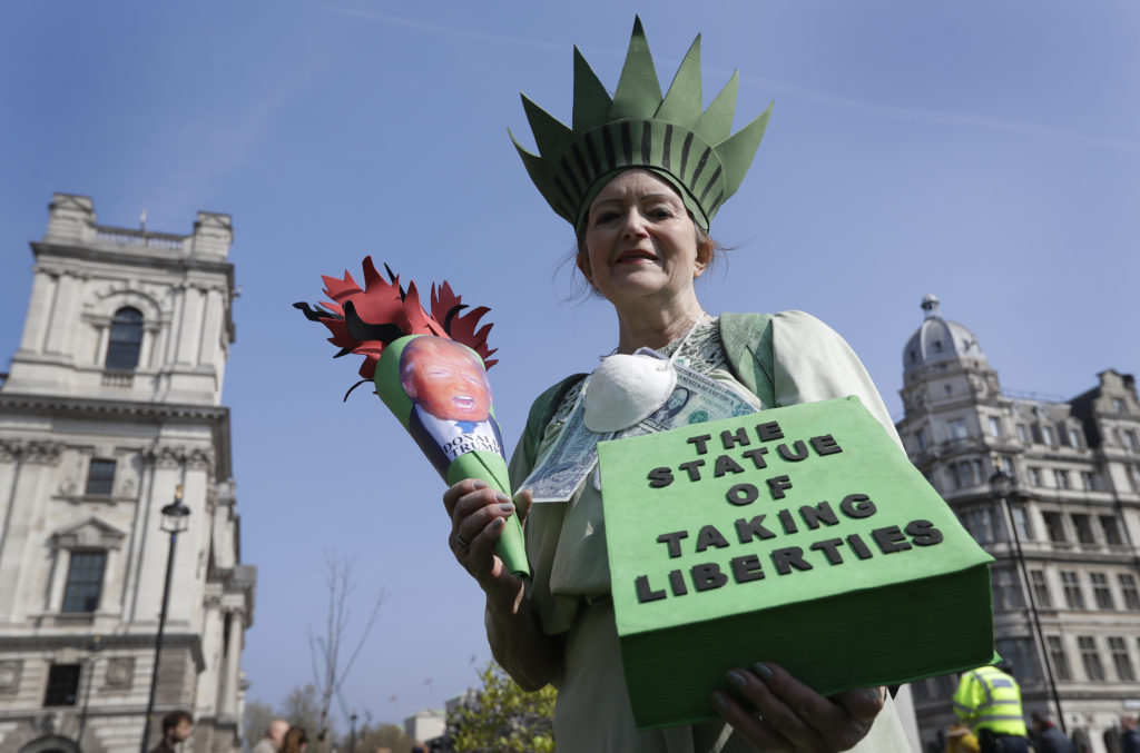 Διαδηλώσεις στο Λονδίνο για την προστασία του περιβάλλοντος