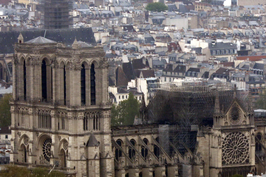 Παναγία των Παρισίων: Οι καμπάνες των καθεδρικών ναών θα ηχήσουν σήμερα στις 18:50 (τοπική ώρα) σε όλη τη Γαλλία