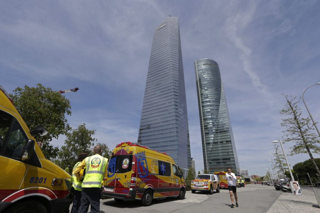 «Ψεύτικη» η απειλή στον ουρανοξύστη στη Μαδρίτη (Photos)