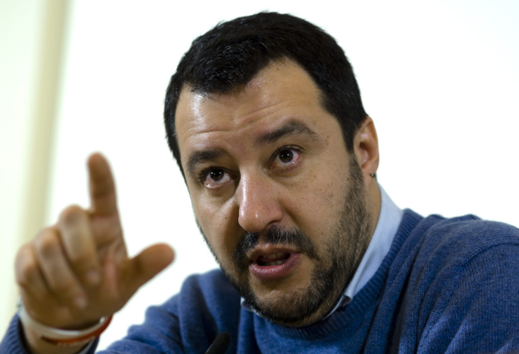 Ιταλία: Ο Σαλβίνι ανακοίνωσε την υποψηφιότητά του στο Μιλάνο – «Η Ρωσία δεν θα επηρεάσει τις εκλογές»