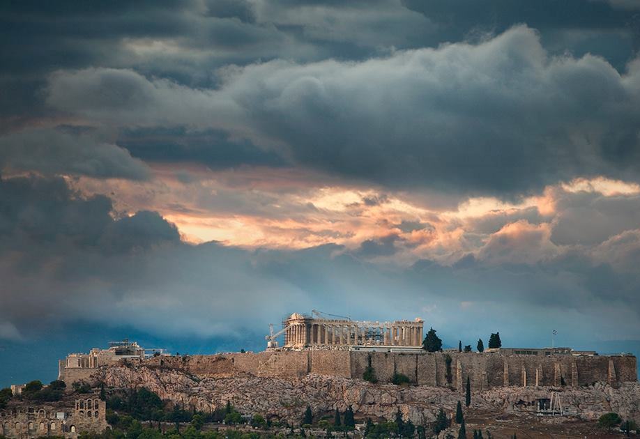 Κεραυνός «χτύπησε» την Ακρόπολη – Tραυματίστηκαν τέσσερα άτομα