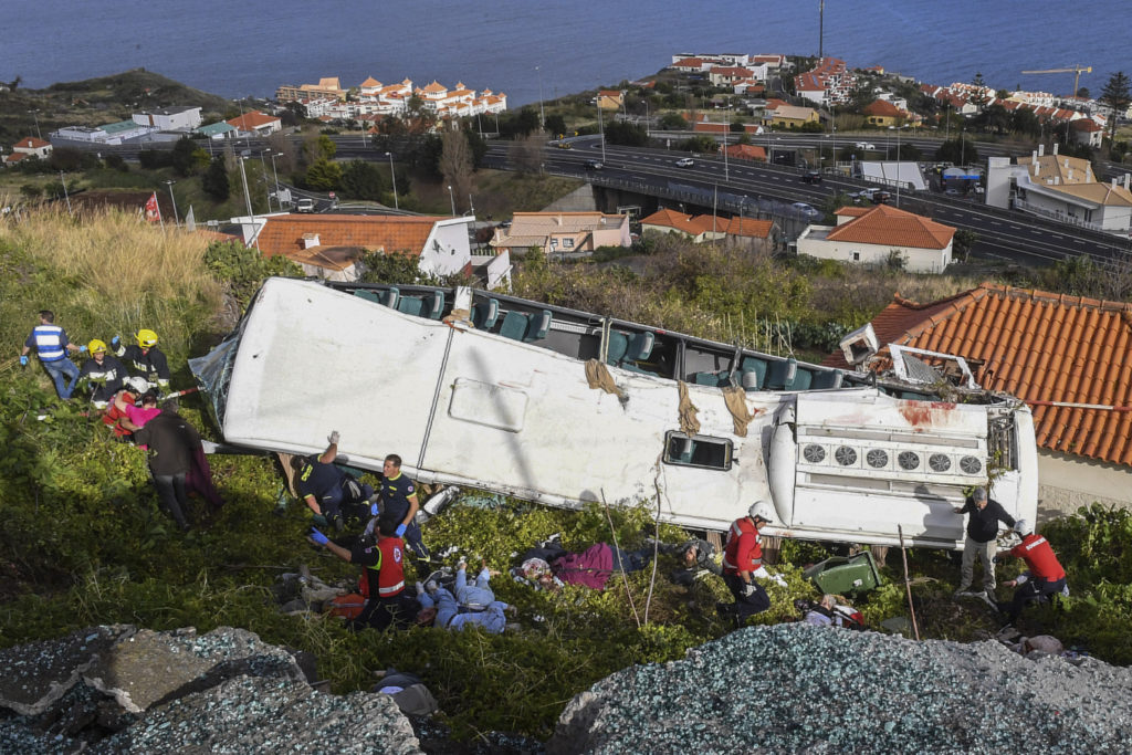 Πορτογαλία: Γερμανοί οι 29 νεκροί τουρίστες από ανατροπή λεωφορείου (Video)