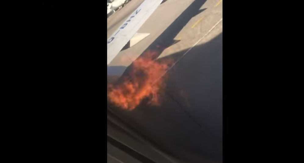 Boeing ετοιμαζόταν για απογείωση και έπιασε φωτιά ο κινητήρας (Video)