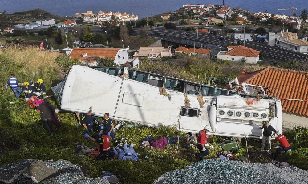 Βίντεο – ντοκουμέντο από την στιγμή της πτώσης του λεωφορείου στην Πορτογαλία – Στους 29 οι νεκροί