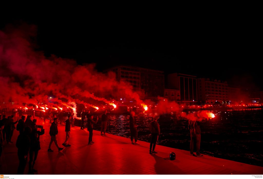 «Κάηκε» όλο το παραλιακό μέτωπο της Θεσσαλονίκης από τον τίτλο του ΠΑΟΚ (Video)