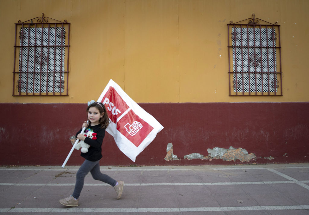 Ισπανία: Διευρύνουν τη διαφορά οι Σοσιαλιστές αλλά δύσκολη η αυτοδυναμία