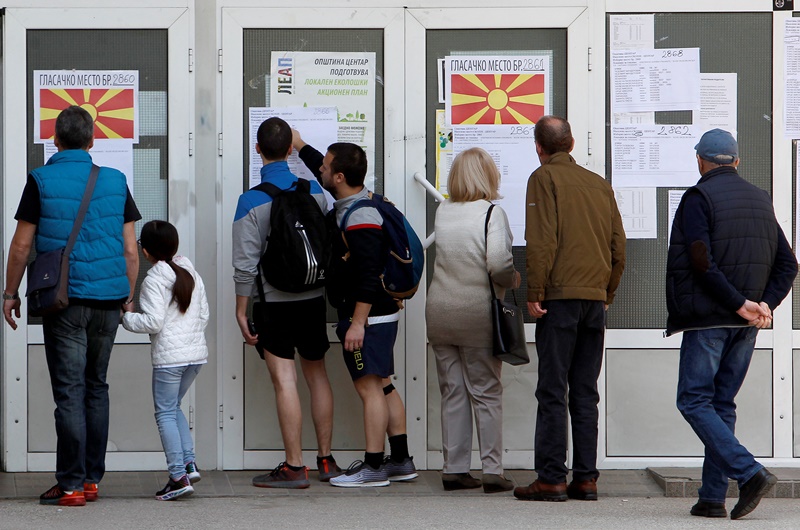 Βόρεια Μακεδονία: Έκλεισαν οι κάλπες – Χαμηλή η συμμετοχή