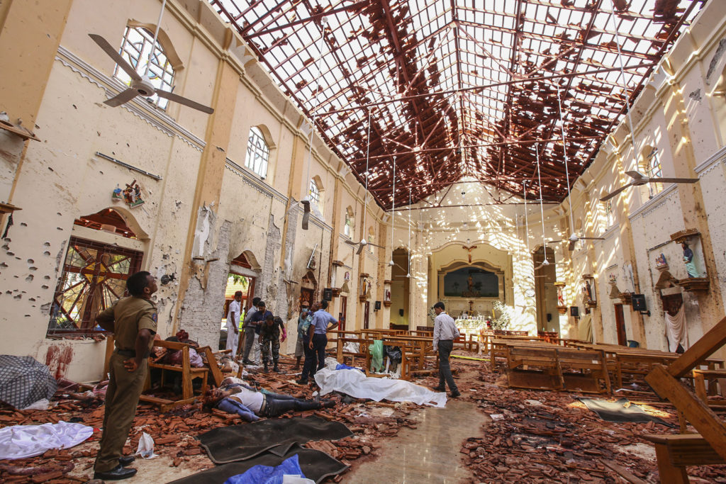 Σρι Λάνκα: Πασχαλινή τραγωδία – Φόβοι ότι οι νεκροί θα ξεπεράσουν τους 300 (Video & Photos)
