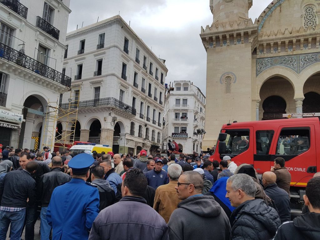Πέντε νεκροί από την κατάρρευση κτιρίου στην παλιά πόλη του Αλγερίου (Video)