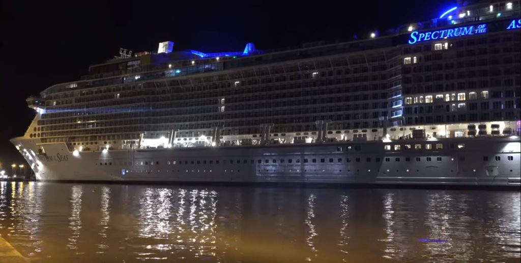 Στον Πειραιά το μεγαλύτερο κρουαζιερόπλοιο στον κόσμο (Video)