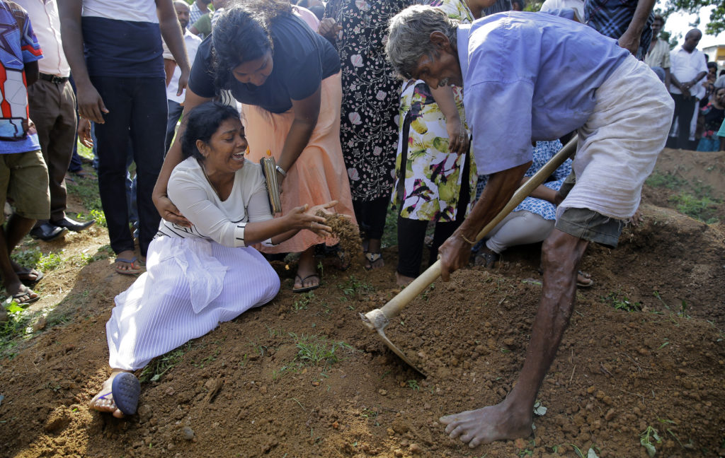 Σρι Λάνκα: Στους 359 οι νεκροί από την επίθεση – Γυναίκα η μία από τους εννιά βομβιστές αυτοκτονίας