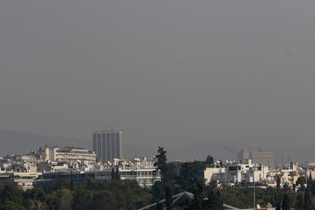 Σκόνη, ζέστη και μποφόρ με τοπικές βροχές – Ο καιρός σήμερα και αύριο