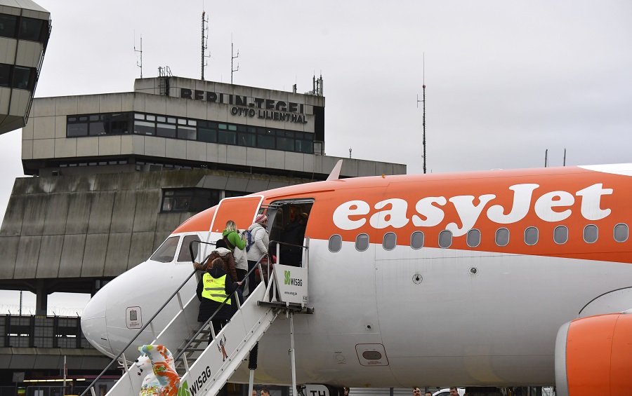 EasyJet: Τέλος από τις πτήσεις τα φιστίκια