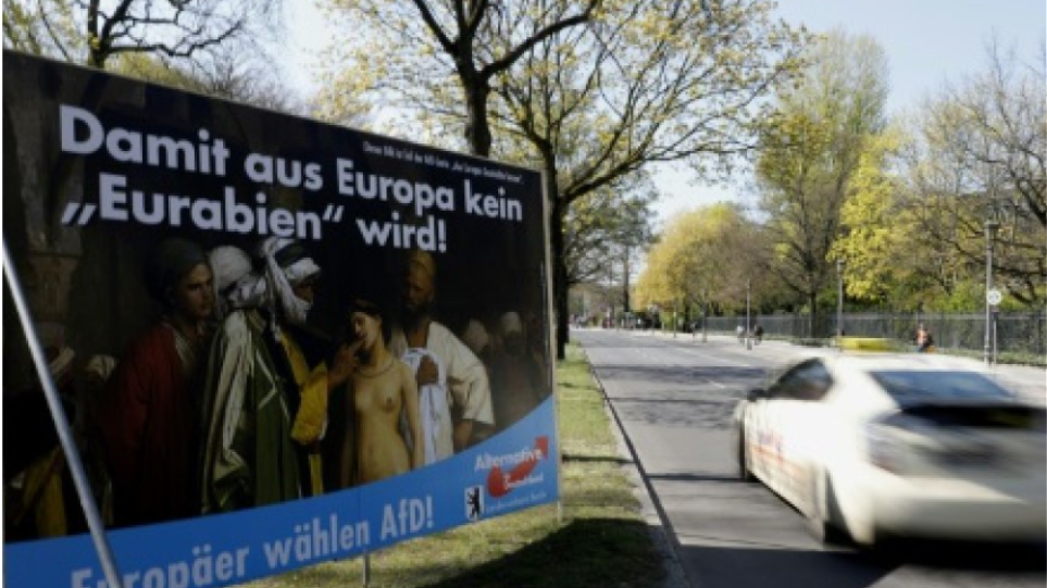 Θύελλα αντιδράσεων για την αφίσα του γερμανικού ξενοφοβικού Afd με την γυμνή σκλάβα