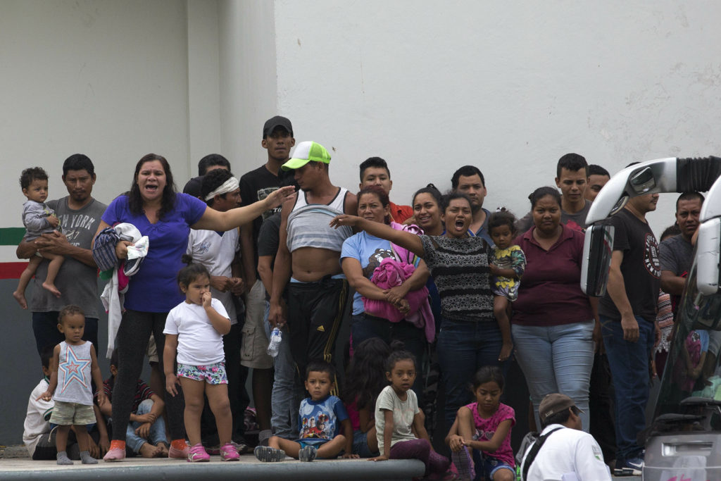 Διαδήλωση εξαθλιωμένων μεταναστών στο Μεξικό για τις κακές συνθήκες κράτησής τους
