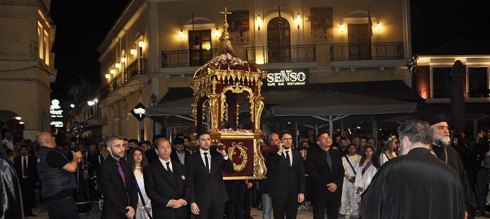 Μοναδική στην Ελλάδα η λιτανεία του Επιταφίου τα ξημερώματα στη Ζάκυνθο (Photos)