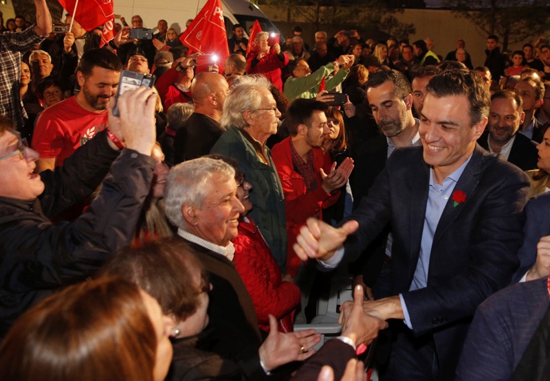 Ισπανία: Κάλπες σήμερα με φαβορί τον Σάντσεθ και την ακροδεξιά να παραμονεύει