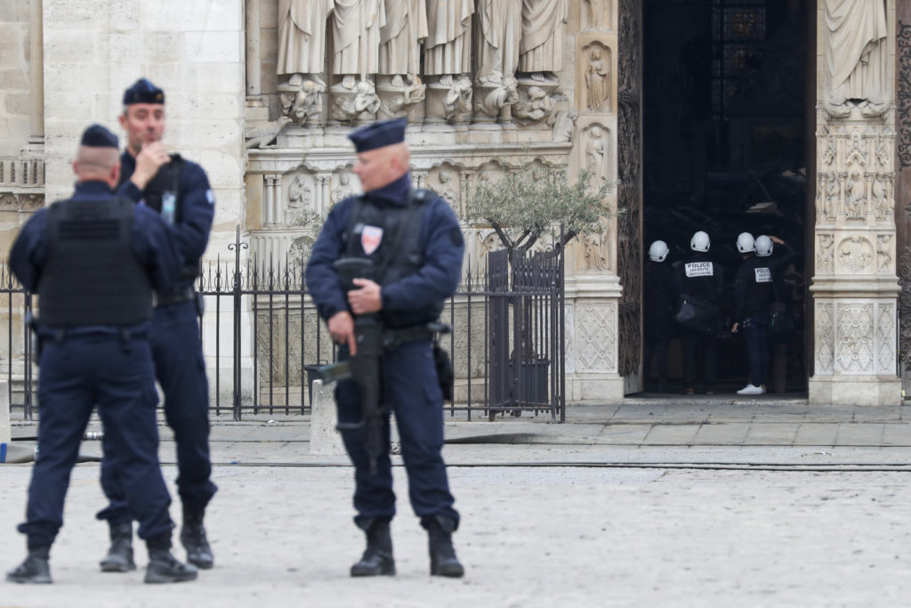 Γαλλία: Συλλήψεις υπόπτων για τρομοκρατία