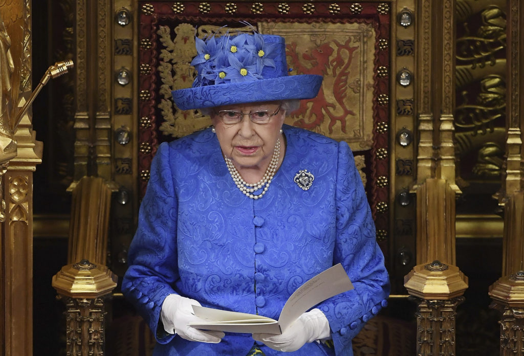 Το Brexit καθυστερεί και την ομιλία της βασίλισσας στο κοινοβούλιο