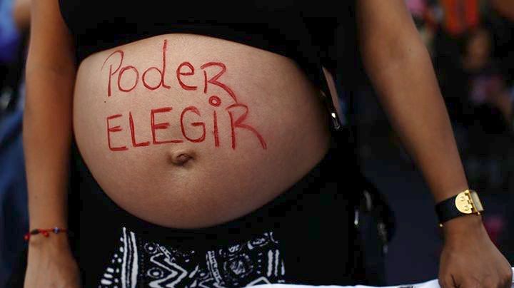 Χιλή: Εγκρίθηκε σχέδιο νόμου που αποποινικοποιεί τις αμβλώσεις σε κάποιες περιπτώσεις