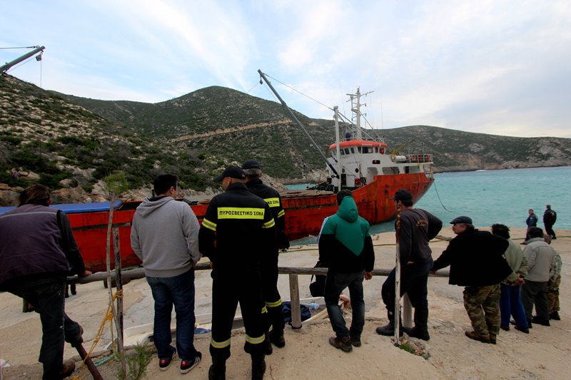 Σοβαρός τραυματισμός εργάτη μετά από πτώση στο αμπάρι φορτηγού πλοίου