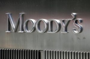 Γκρεμίζει η Moody&#8217;s το επικοινωνιακό παραμύθι της κυβέρνησης Μητσοτάκη: Μόλις στο 1,8% η αύξηση του ΑΕΠ το 2023