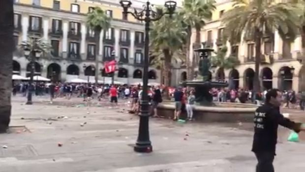 Τρόμος στη Βαρκελώνη από τους Άγγλους χούλιγκαν (Photo)