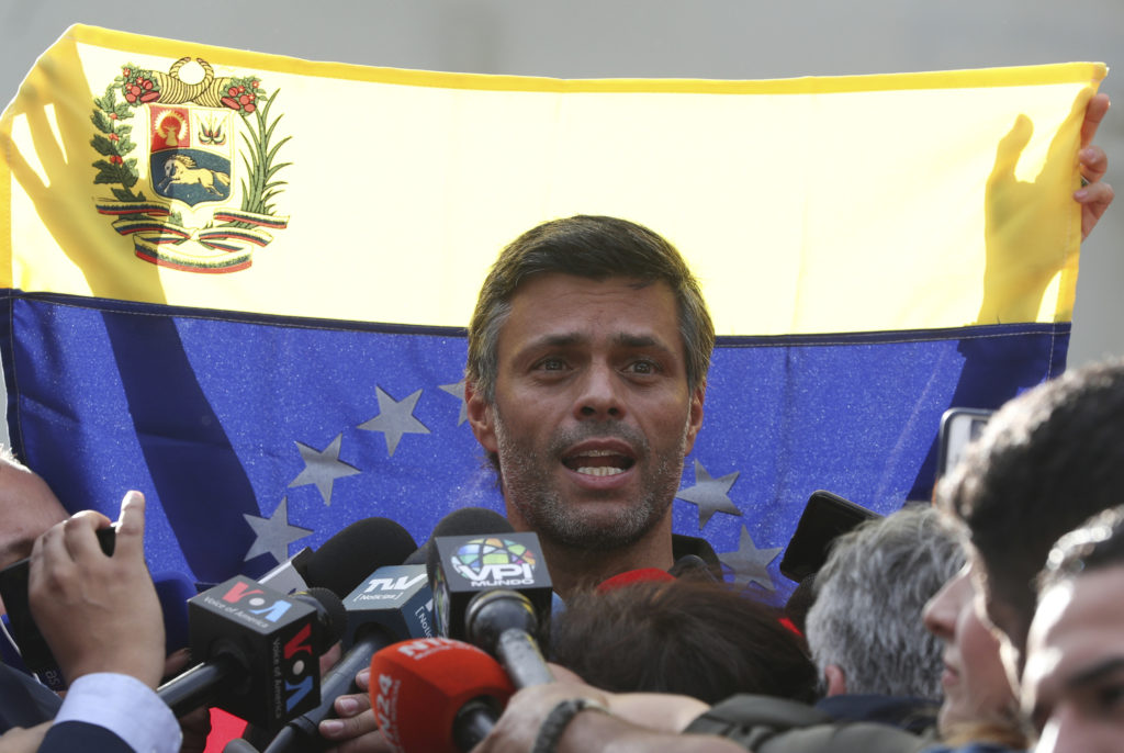 Η Μαδρίτη δεν παραδίδει στη Βενεζουέλα τον αντιπολιτευόμενο Λόπες που έχει καταφύγει στην πρεσβεία της