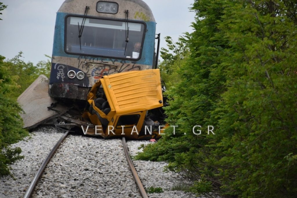Τραγωδία με δύο νεκρούς σε σιδηροδρομική διάβαση στην Ημαθία (video – εικόνες)