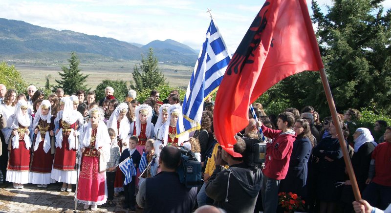 Αλβανία: Αντίδραση της ελληνικής μειονότητας, μετά την αφαίρεση δίγλωσσων πινακίδων σε μειονοτικά χωριά