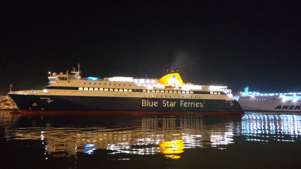 Blue Star Paros: Επιστρέφει στον Πειραιά με 17 επιβάτες λόγω βλάβης στο πηδάλιο