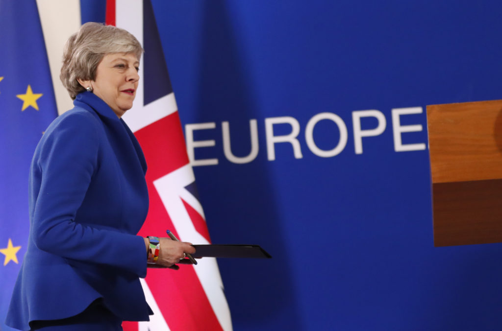 Brexit: Η Μέι ρισκάρει νέα ψηφοφορία για την έξοδο στις αρχές του Ιουνίου