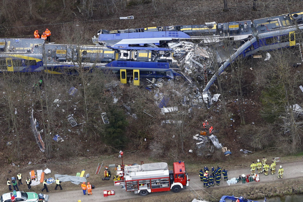 Γερμανία: Τουλάχιστον 8 τραυματίες από σύγκρουση τρένου με φορτηγό