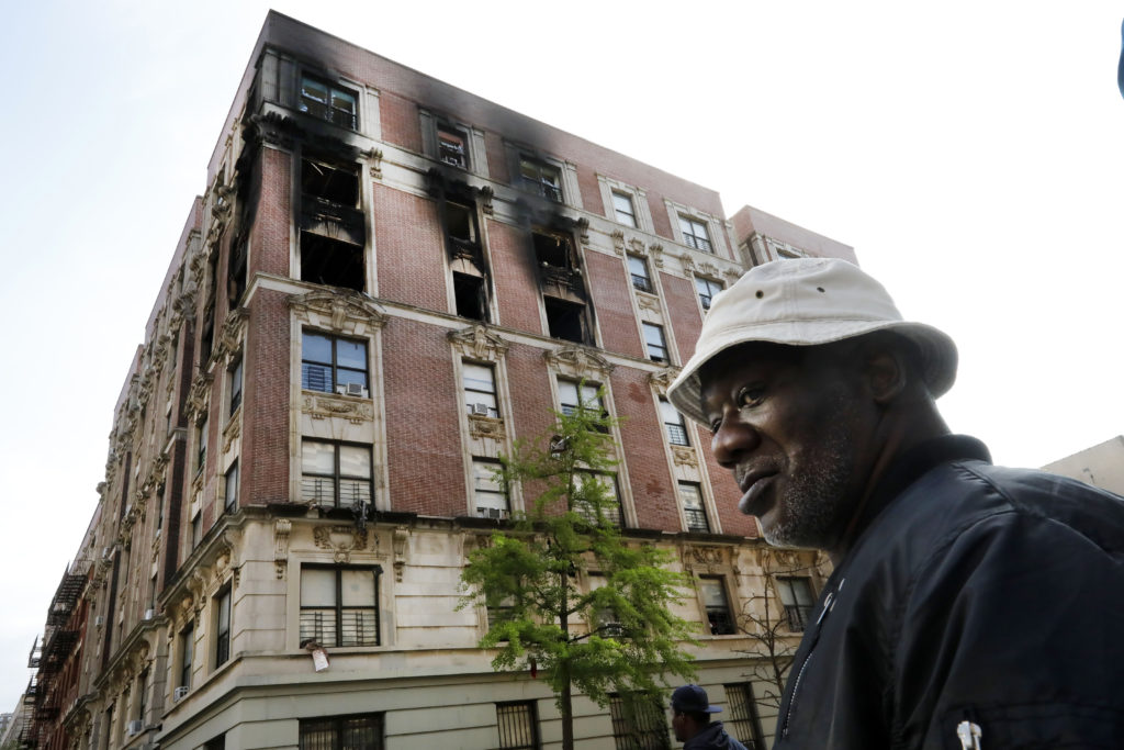 ΗΠΑ: Έξι νεκροί, μεταξύ των οποίων 4 παιδιά, από πυρκαγιά σε διαμέρισμα στο Χάρλεμ (Photos)
