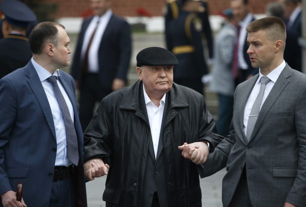 Μόσχα: Παρών και ο Γκορμπατσόφ στην παρέλαση της Κόκκινης Πλατείας (Photos)