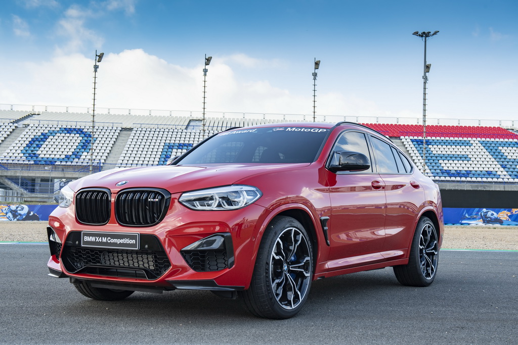 Μια νέα BMW X4 M competition βραβείο για αναβάτη του MotoGP