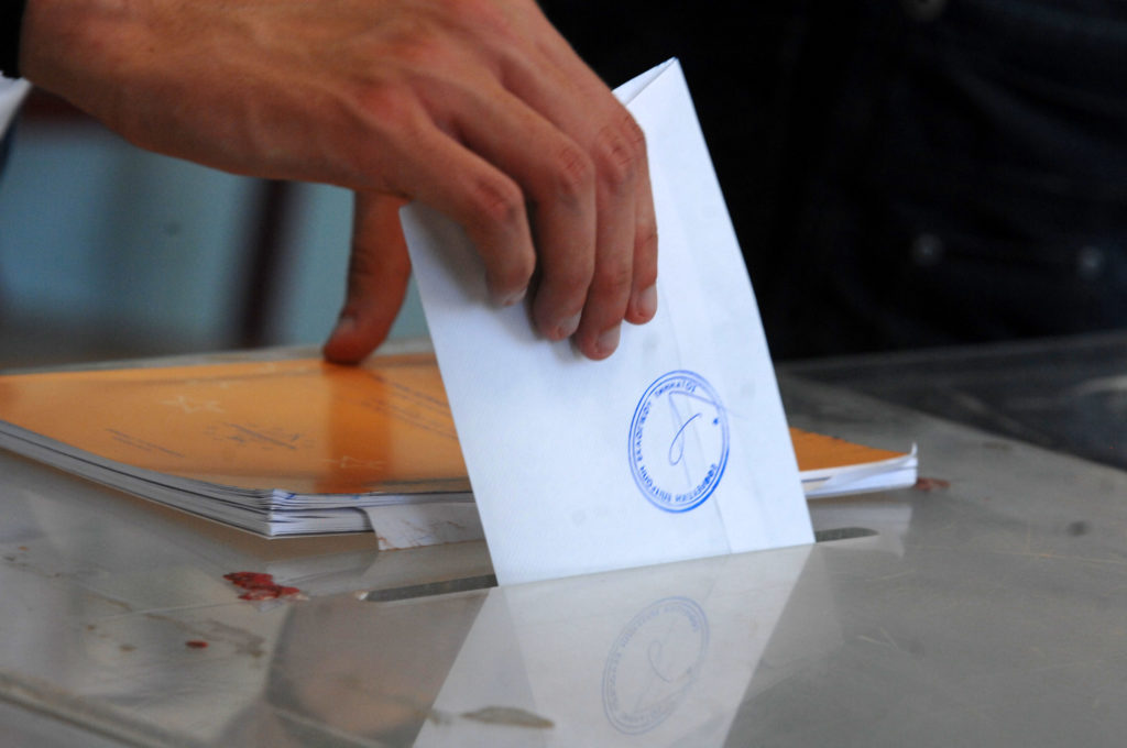 Ανοίγει με παρατράγουδα η… πολιτική βεντάλια της Διακομματικής Επιτροπής για τις ευρωεκλογές