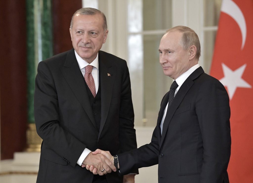 Ερντογάν σε Πούτιν: Οι βομβαρδισμοί στην Ιντλίμπ πλήττουν τη συνεργασία μας