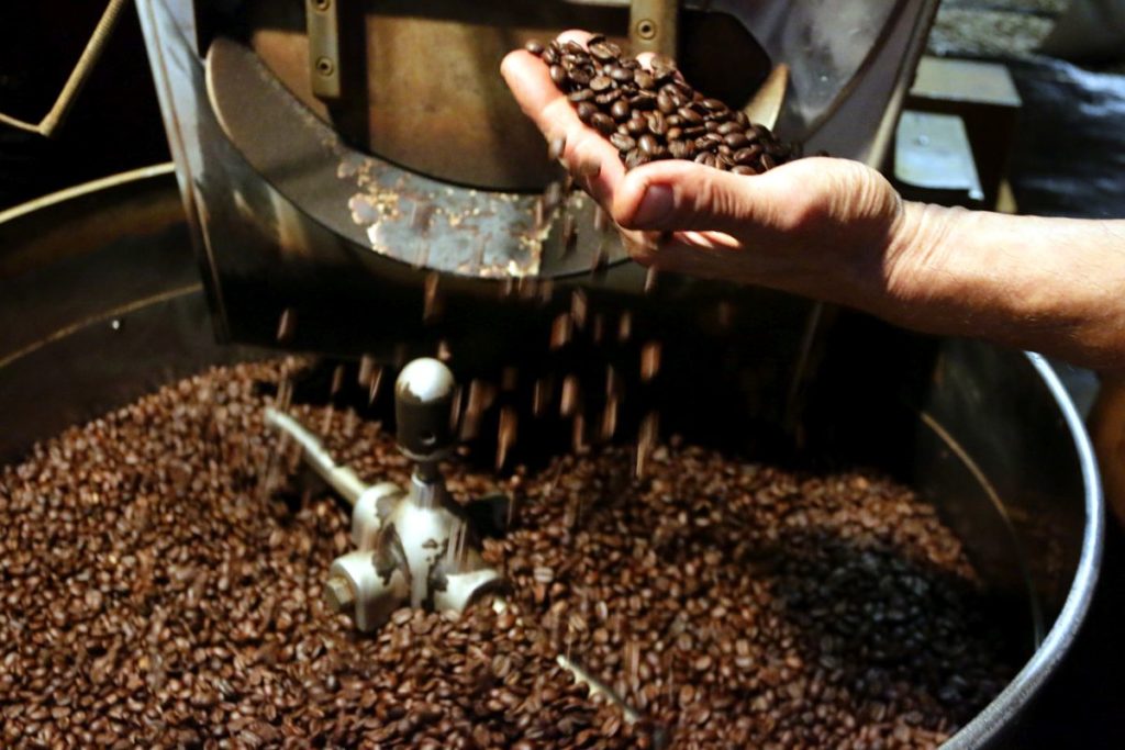 Έρχεται τροπολογία για τη μείωση του καφέ στα ράφια των super market (Video)