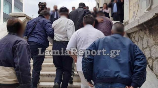 Ατελείωτη φρίκη στη Λαμία: Πατέρας εξέδιδε την ΑμεΑ κόρη του και «την έδενε με αλυσίδα από τον λαιμό»