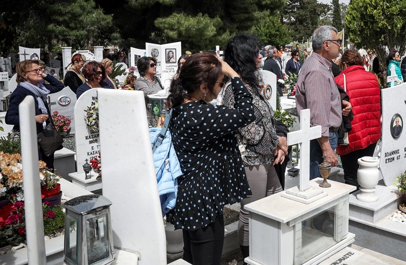 Ηλεία: Μοίραζαν ψηφοδέλτια στις …κηδείες