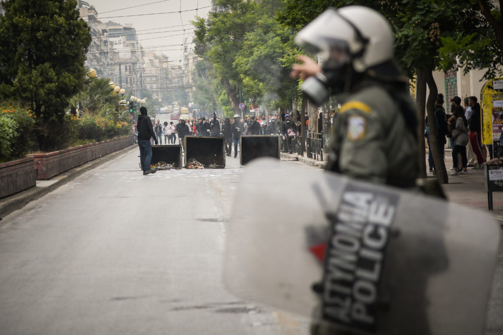 Επεισόδια έξω από την ΑΣΟΕΕ – Κλειστή η Πατησίων (Photos)