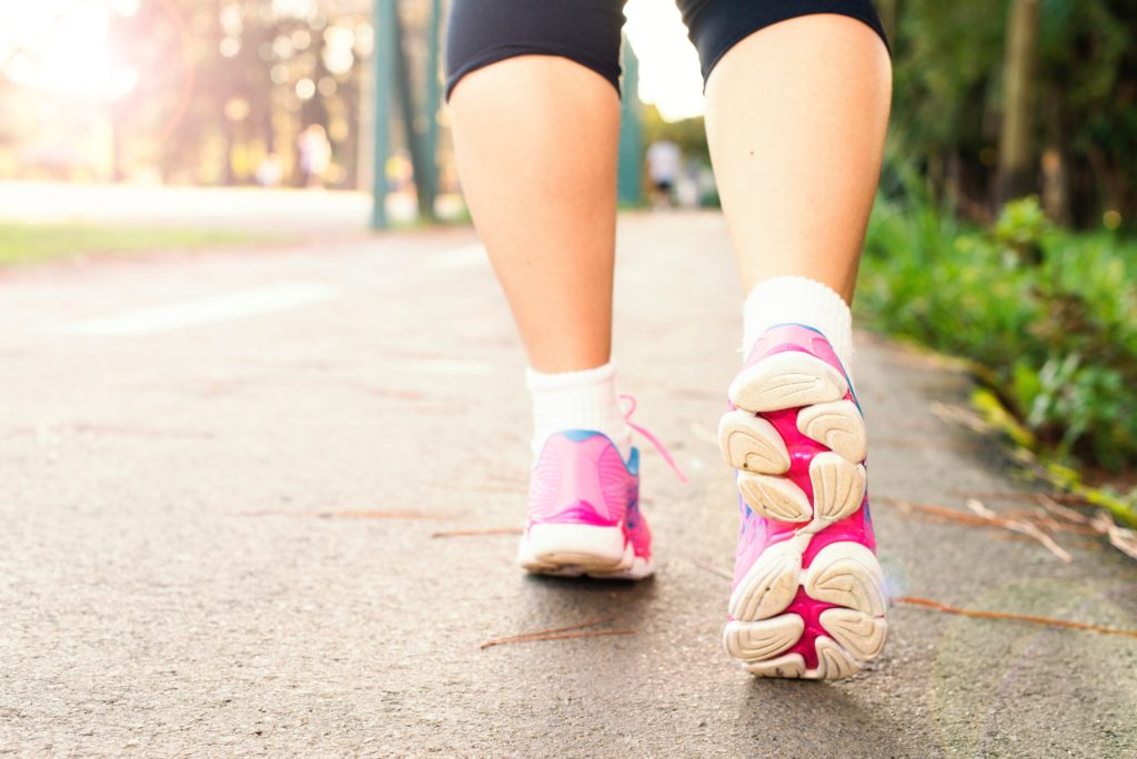 Δυναμικό περπάτημα: 30 λεπτά την ημέρα για να λιώσει το λίπος