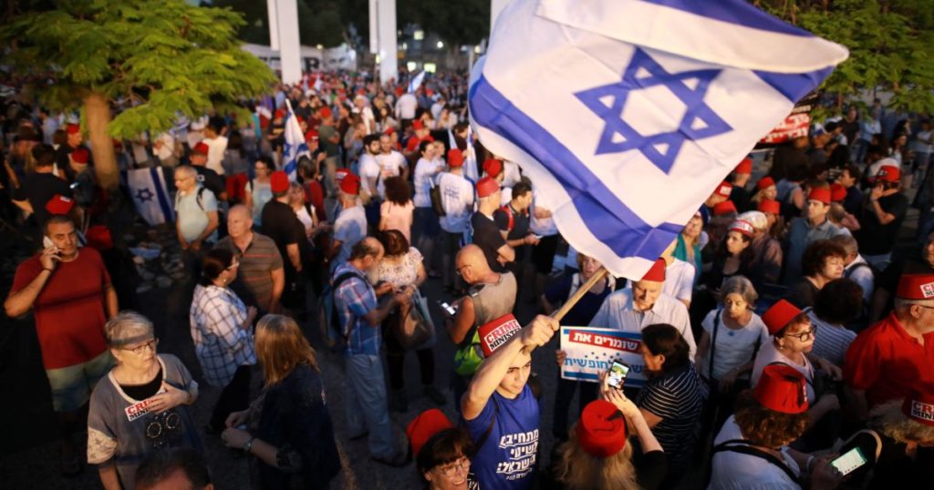 Χιλιάδες Ισραηλινοί κατά Νετανιάχου και σχεδίου νόμου που του εξασφαλίζει ασυλία από κάθε δίωξη (Video)