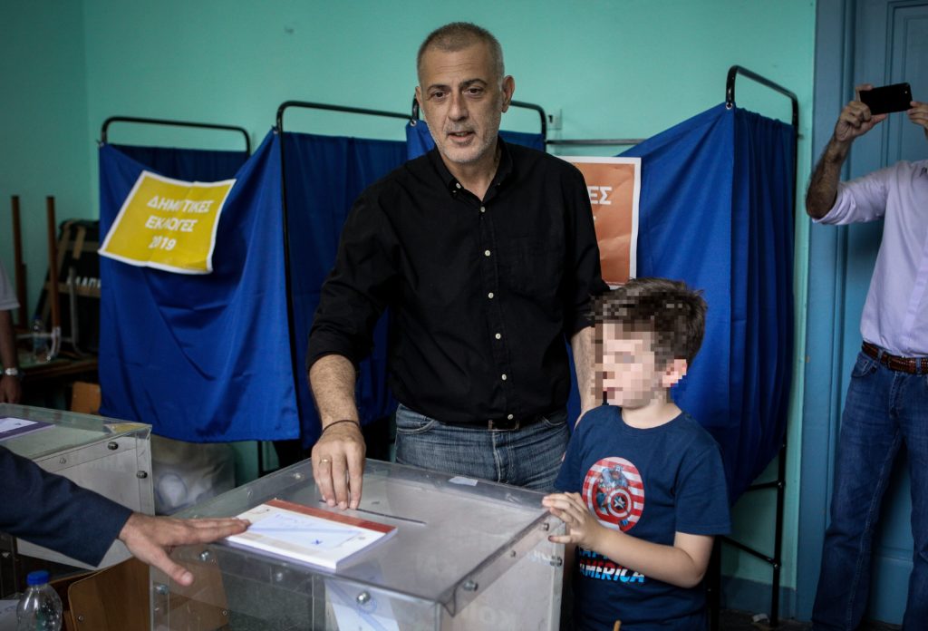 Στο 10ο Γυμνάσιο Πειραιά ψήφισε ο Μώραλης (Photos)