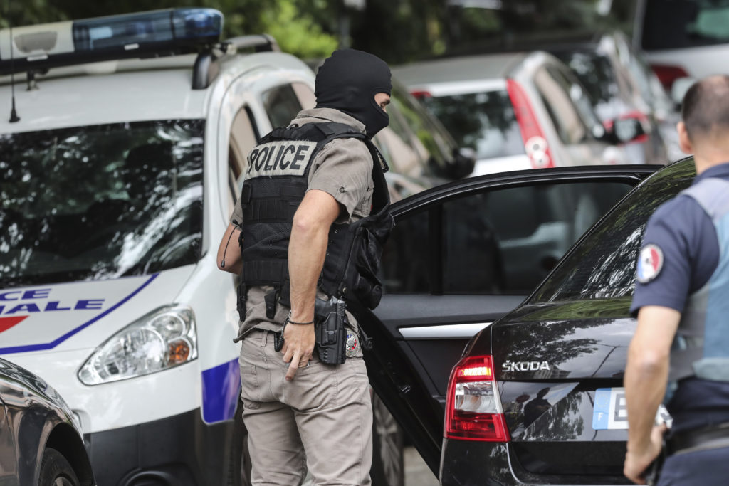 Γαλλία: Συνελήφθη ο αλγερινής καταγωγής φερόμενος ως δράστης της επίθεσης στη Λυών και δύο συγγενείς του
