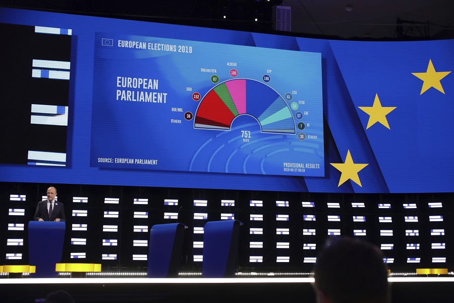Guardian: Πέντε πράγματα που μάθαμε από τις εκλογές σε όλη την Ευρώπη