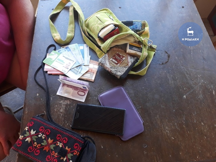 Ρόδος: Ροδίτης βρήκε πορτοφόλι με 800 ευρω και τα παρέδωσε στην τουρίστρια που τα είχε χάσει (Photos)