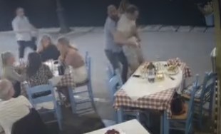 Συγκλονιστικό Video: Ταβερνιάρης σώζει πελάτη που πνιγόταν με τη μπουκιά του στα Χανιά (Video)