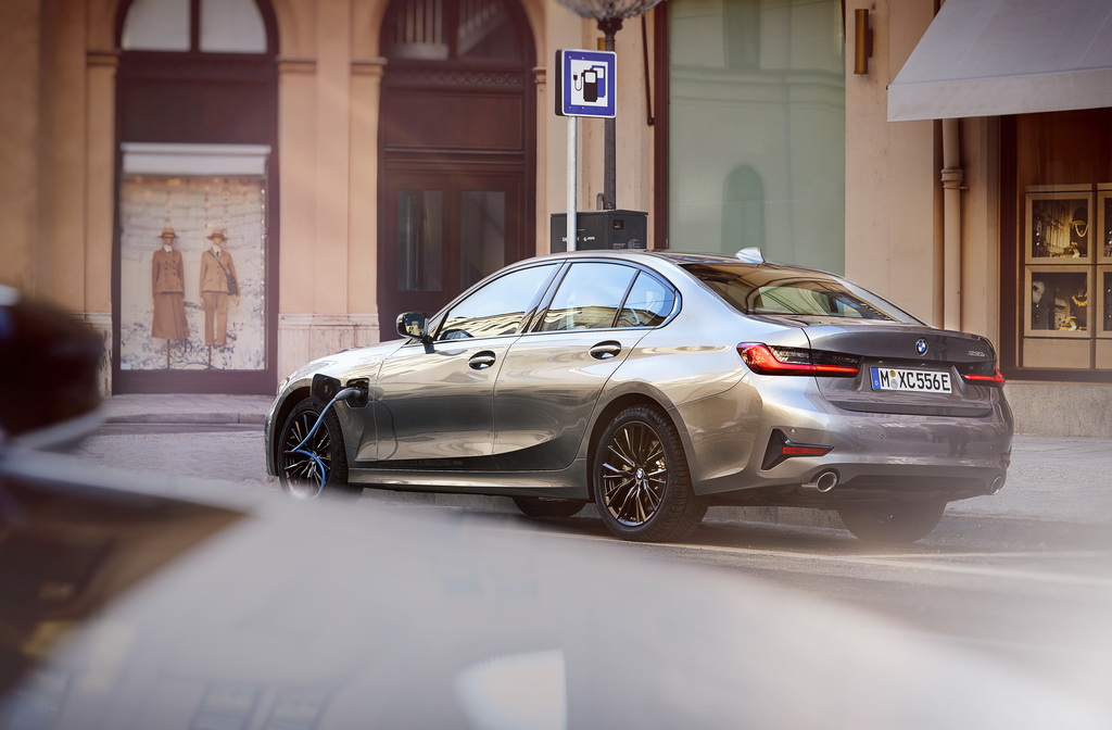 Η BMW Σειρά 3 διαθέσιμη με νέους κινητήρες